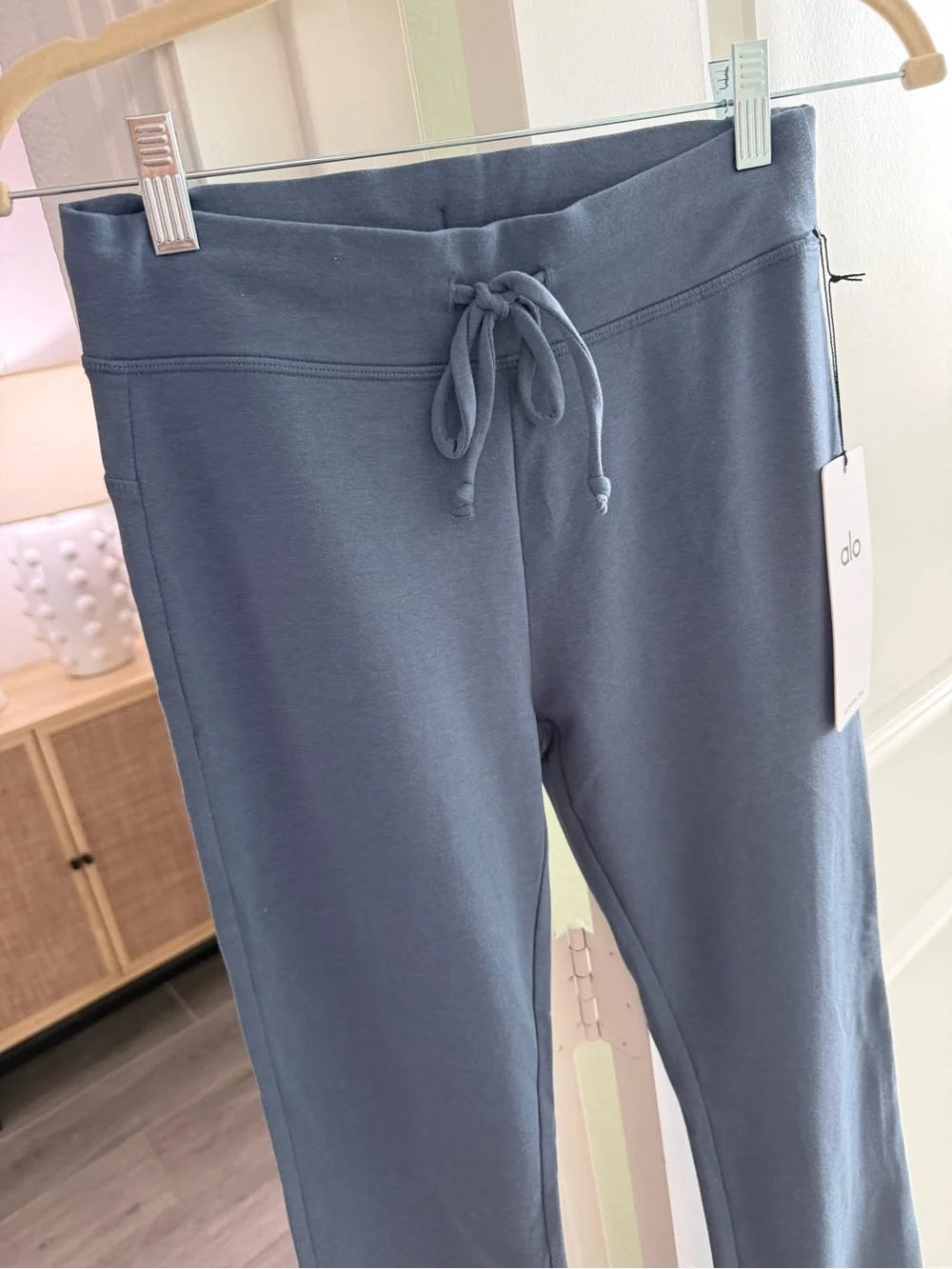 NWT Alo Drawstring Flare Sweatpants - Picture 3 of 4